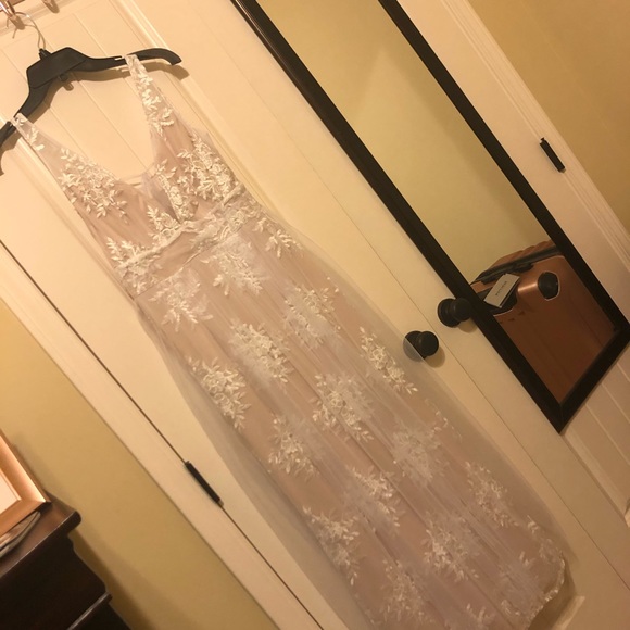 Boutique Dress with lace and tulle. Sooo pretty! - Picture 5 of 8